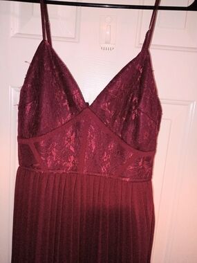 Lulu's Women’s Burgundy Lace Bodice Slip Dress XS